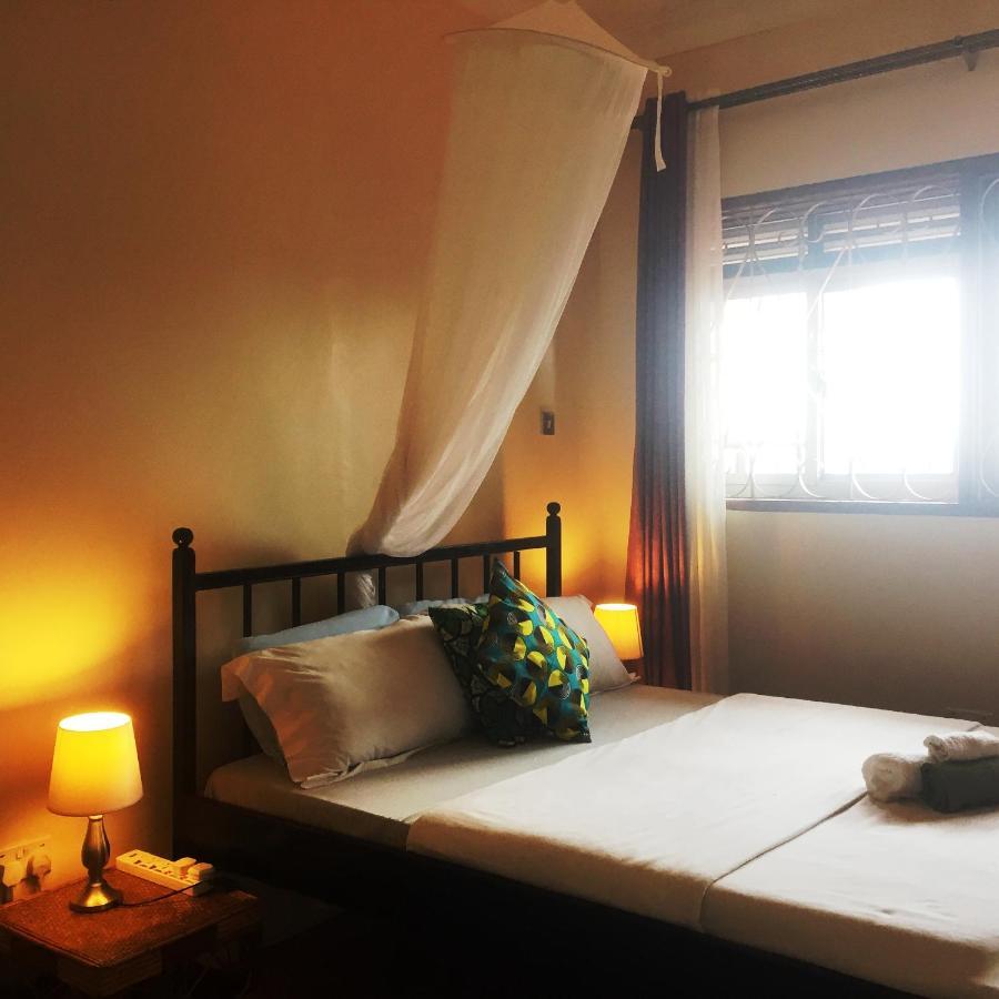 Carpe Diem Guesthouse Entebbe Ngoại thất bức ảnh