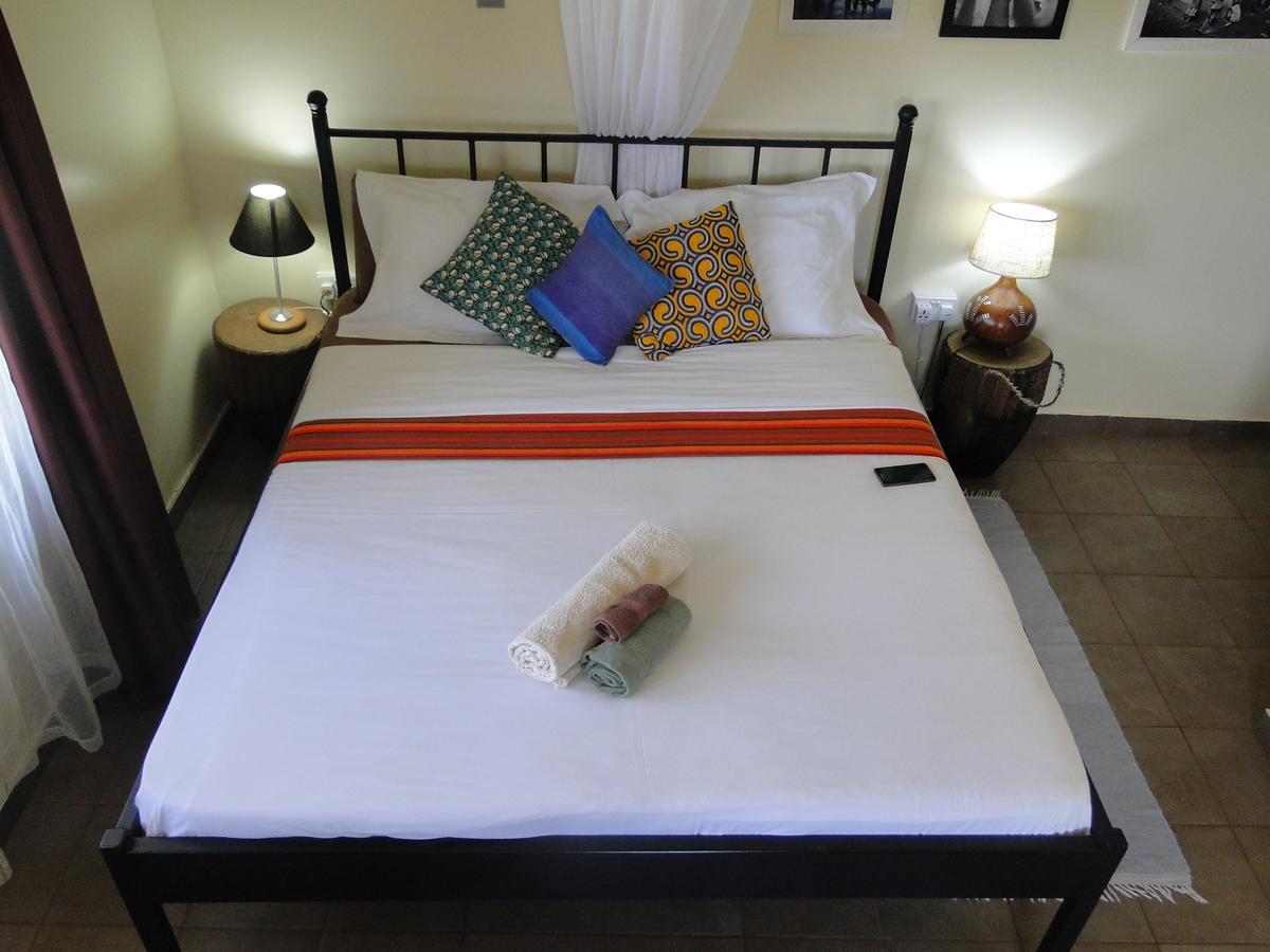 Carpe Diem Guesthouse Entebbe Ngoại thất bức ảnh