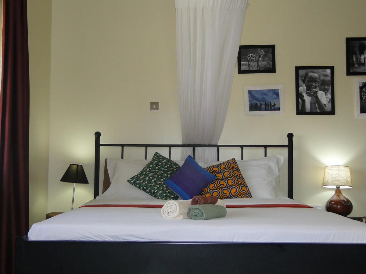 Carpe Diem Guesthouse Entebbe Ngoại thất bức ảnh