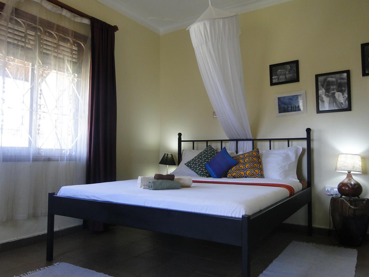 Carpe Diem Guesthouse Entebbe Ngoại thất bức ảnh